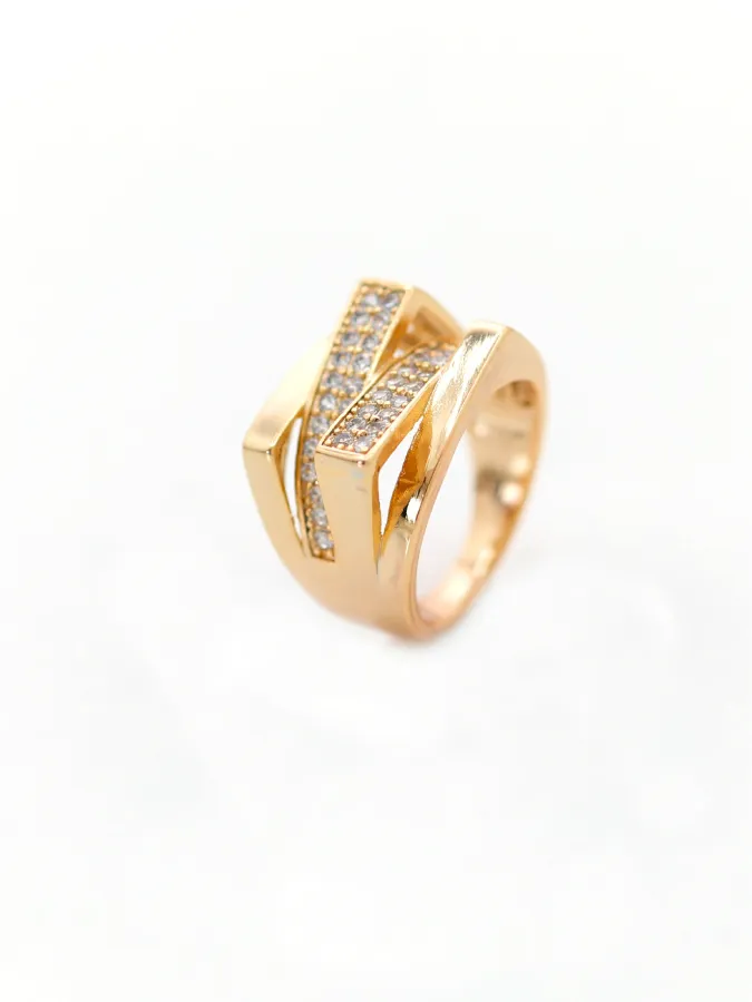 Bague Dorée Géométrique Croisée Sertie de Zircons 7