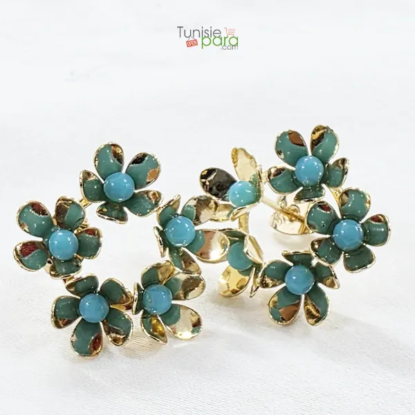 Boucles d’Oreilles Grappe de Fleurs Émaillées Turquoise et Perles, Plaqué Or