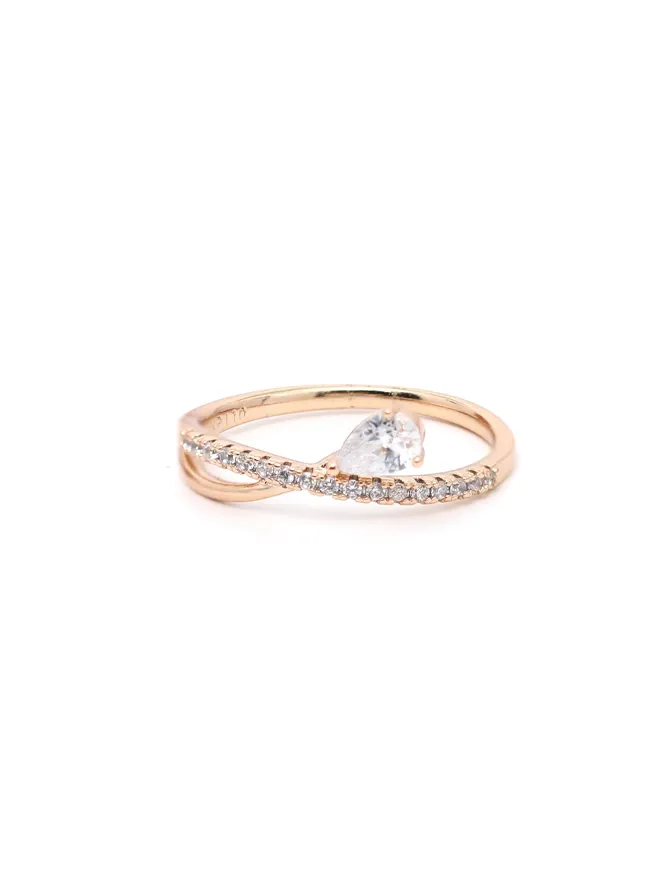 Bague dorée croisée avec zirconium goutte 10